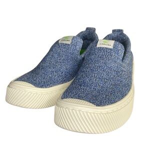 Cariuma Denim Blue Slip-On Sneakers 6.5 women’s/5 men’s
